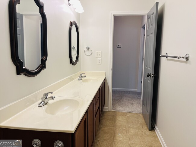 Building Photo - 445 Summerlin Blvd