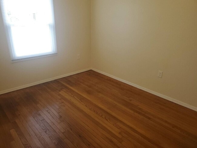 Building Photo - 2143 NE 19th St