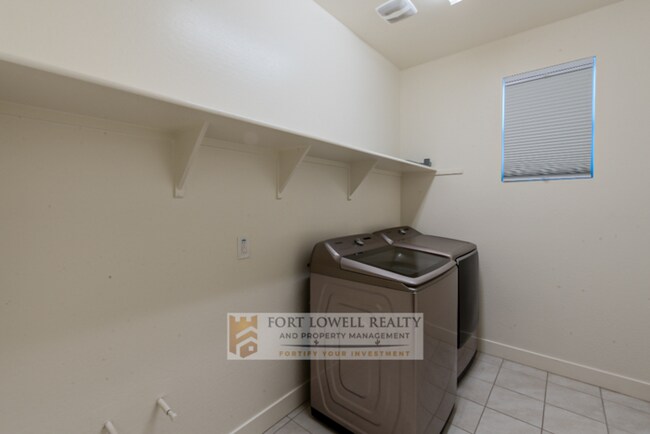 Building Photo - 8443 S 164th Dr