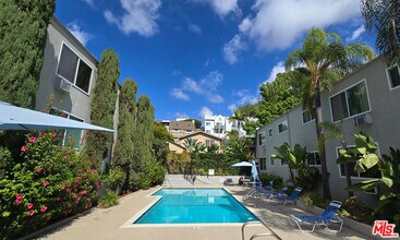 Building Photo - 972 Larrabee St