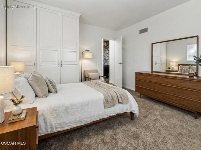 Building Photo - 2485 E Hillcrest Dr