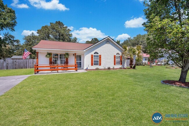 Building Photo - Charming 3-Bed, 2-Bath Home in Historic Beaufort, SC. Call for Details!