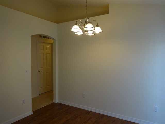 Building Photo - 1613 SW Carillo Ave