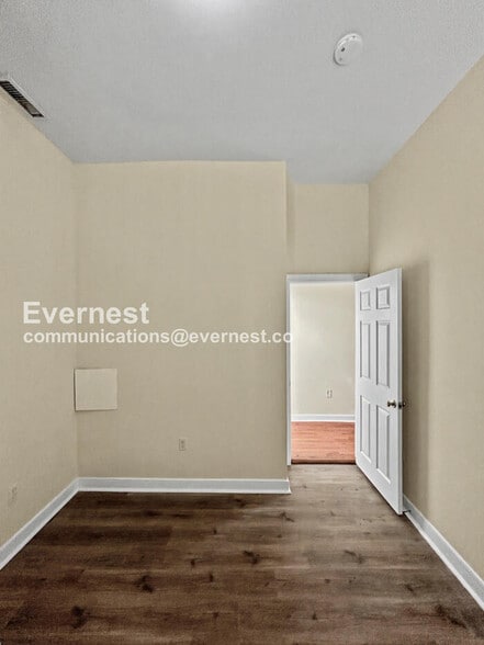 Building Photo - 1815 W Grace St