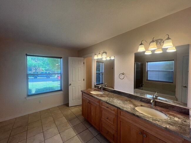 Building Photo - 3 Bedroom Home Available in Tanoan Near Ac...