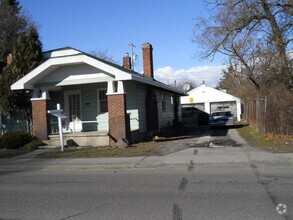 Building Photo - Northtown area 3 bed with 2 car garage