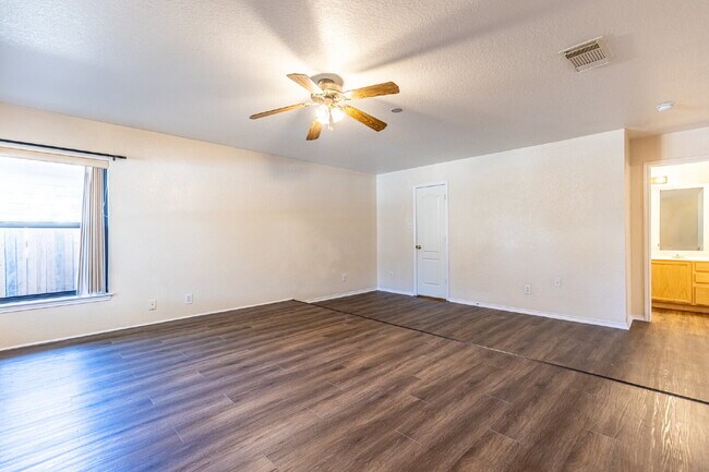 Building Photo - 7910 Lattimer Pond