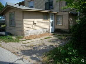 Building Photo - 108 S College St