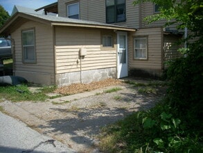 Building Photo - 108 S College St