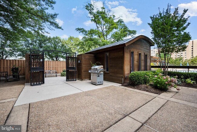 Building Photo - 5500 Holmes Run Pkwy