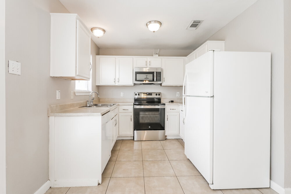Building Photo - 7423 Village Lake Dr