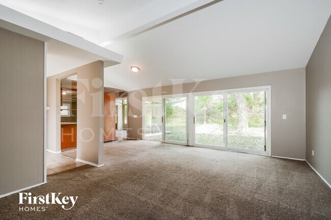 Building Photo - 2405 Brook Dr