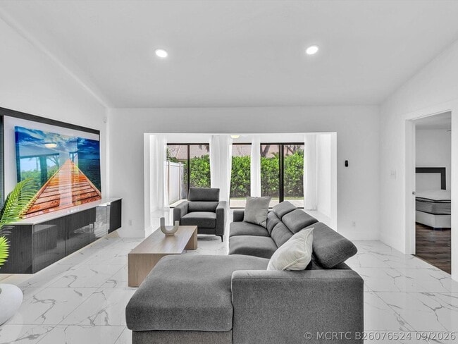 Building Photo - 21578 Altamira Ave