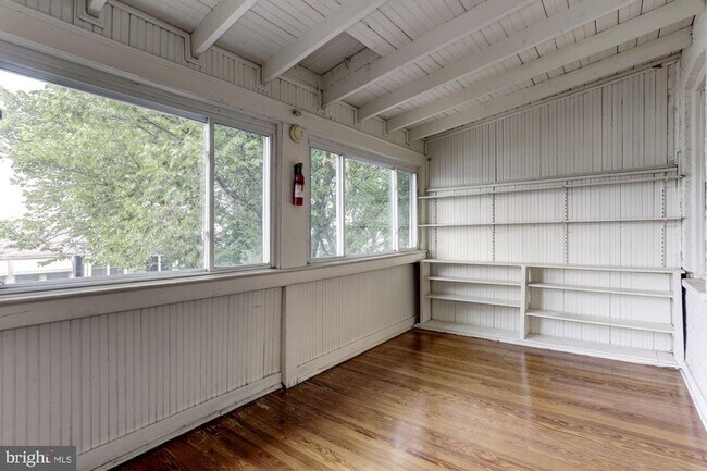 Building Photo - 1015 Quebec Place NW