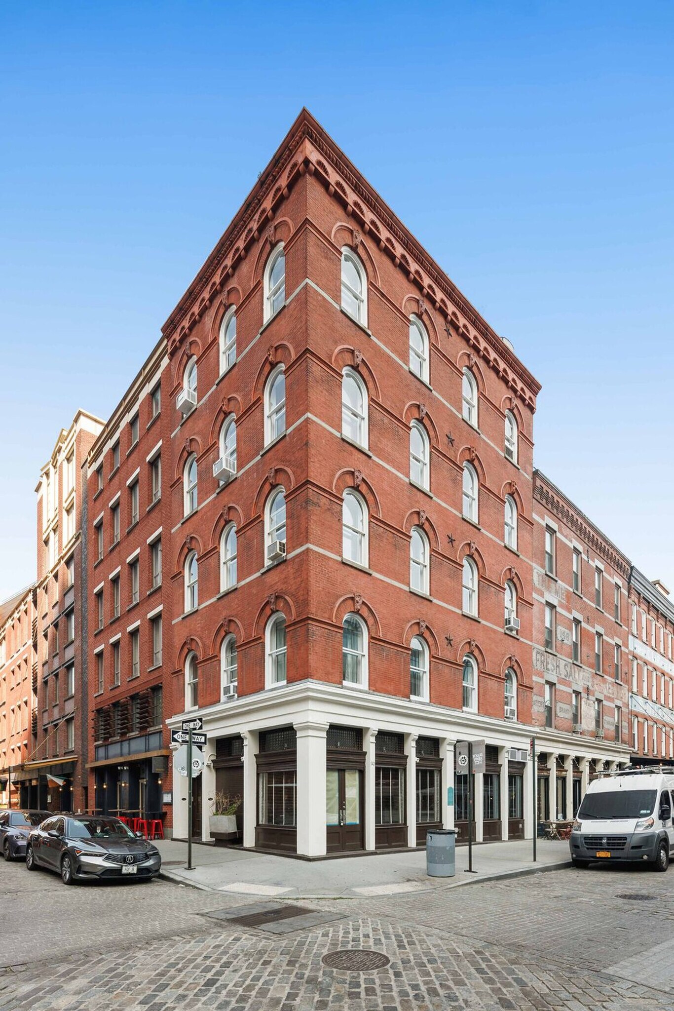 Building Photo - 211 Front St