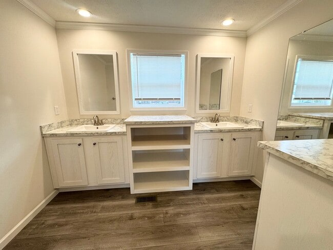 Building Photo - 720 S Edenton Rd St