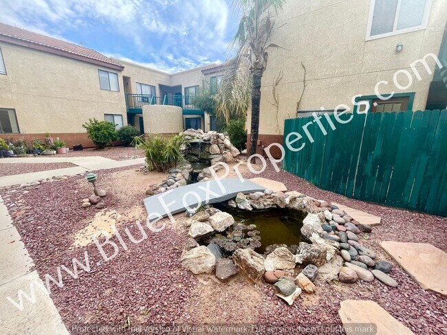 Building Photo - 3690 N Country Club Rd