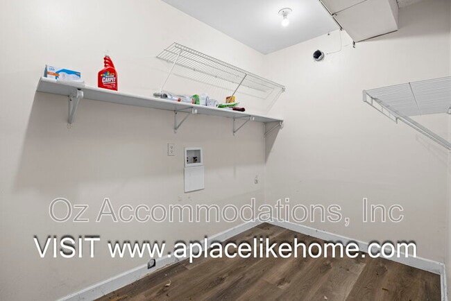 Building Photo - 530 SE Hampton St