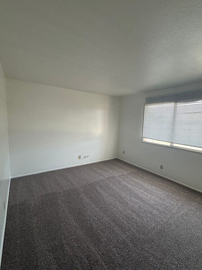 Building Photo - Spacious 3BR/2BA Home in Prime Tempe Locat...