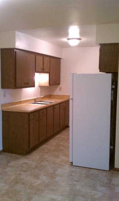 Kitchen - 10023-10027 W Appleton Ave