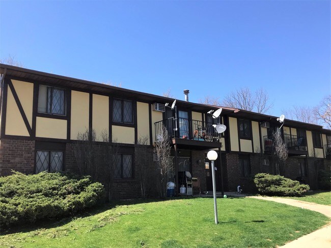 Building Photo - 2442 Chalet Gardens Ct