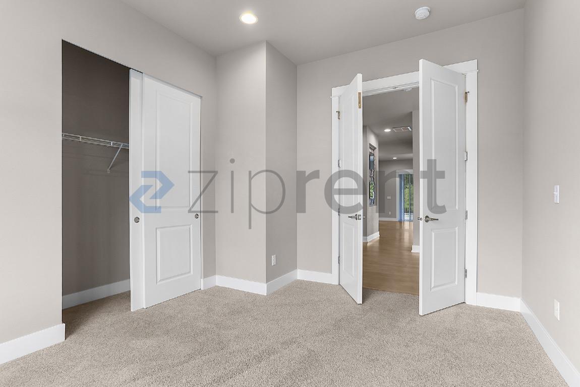 Building Photo - Unit