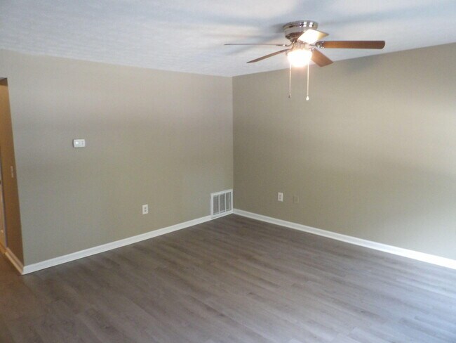 Building Photo - 244 Meadowview Dr