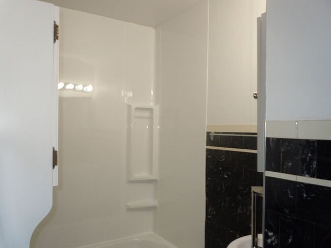 Building Photo - Two Bedroom Home with Washer/Dryer Hookups in Full Basement!