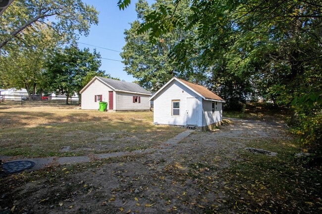 Building Photo - Two Bedroom Home