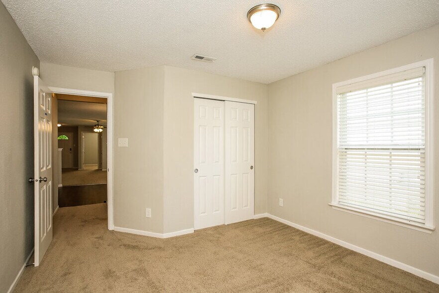 Building Photo - 14384 Black Farm Dr