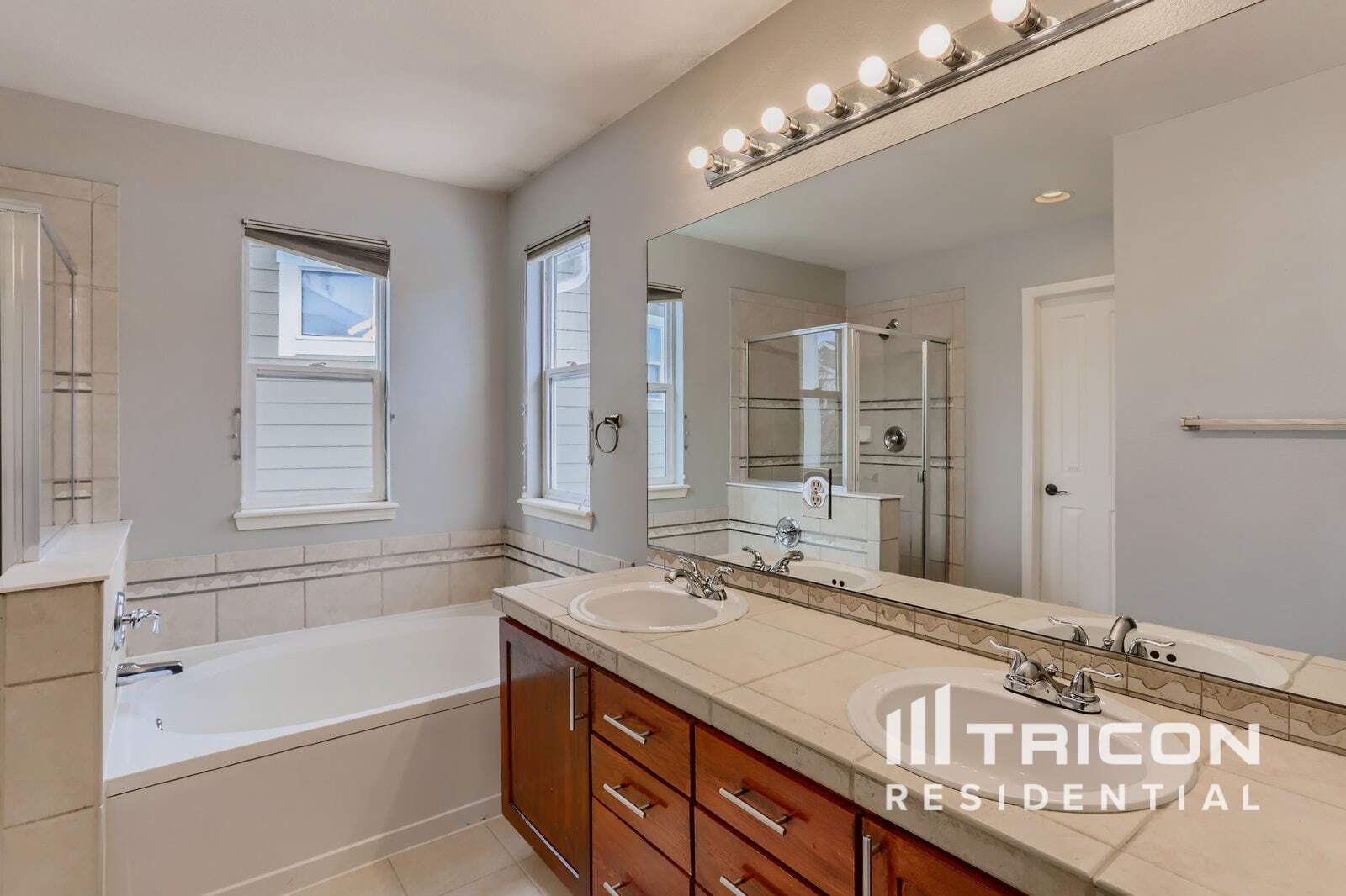 Building Photo - 4565 Larksong Dr