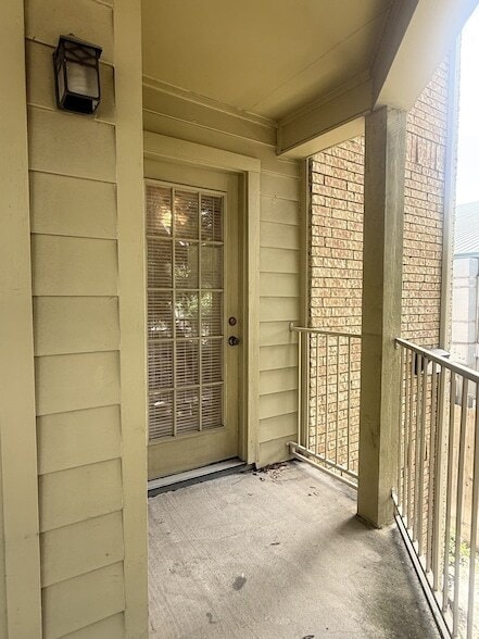 Building Photo - 11201 Lynbrook Dr