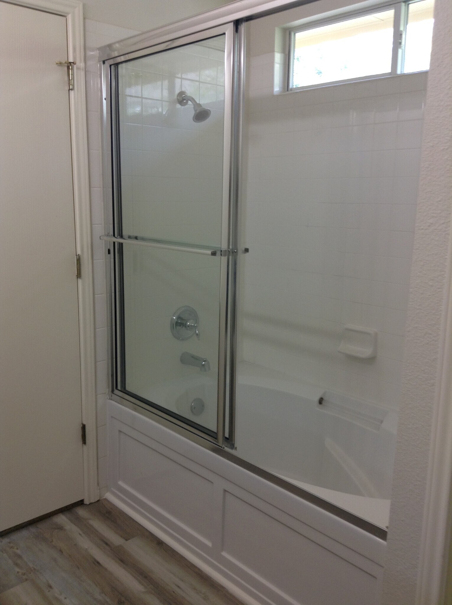Master bathroom - 5605 Bentsen Ln
