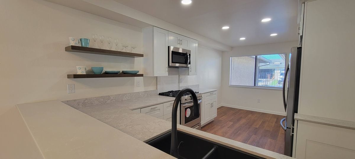 Building Photo - 604 Via Pavon