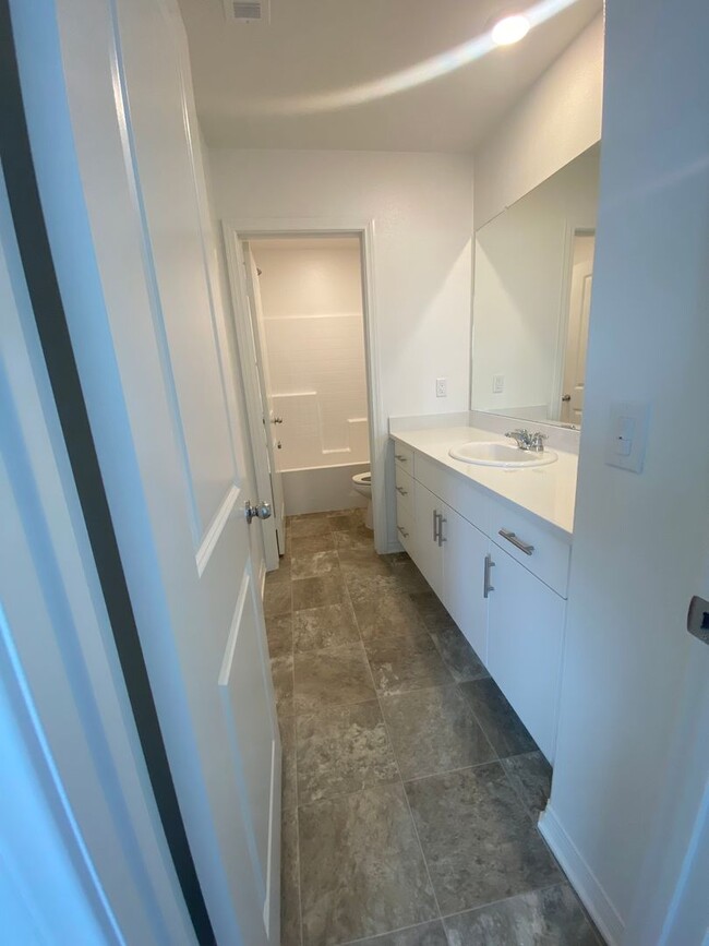 Building Photo - Like New Menifee 4 Bedroom Home