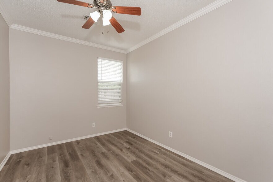 Building Photo - 2413 Wildwood Ln