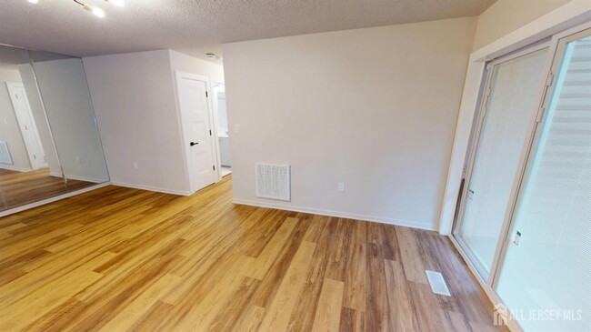 Building Photo - 29 Chatham Square