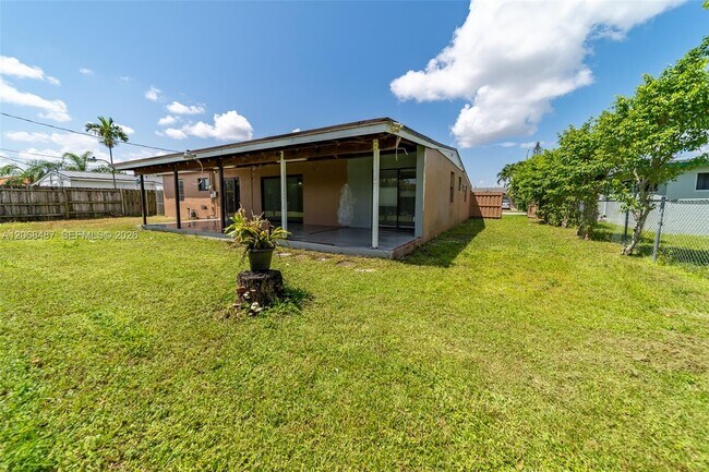 Building Photo - 4361 SW 97th Ct