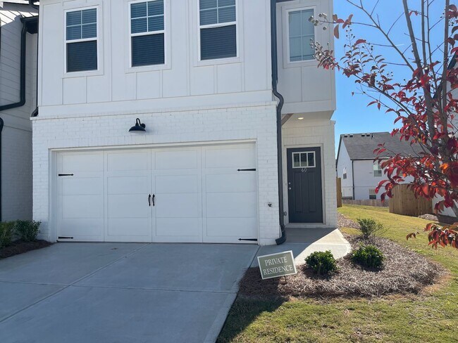 Building Photo - Townhouse in the Lovely Townes of Auburn