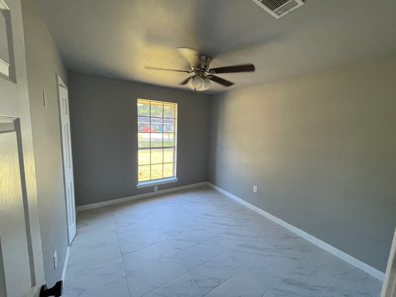 Building Photo - 7118 Melpomene Dr