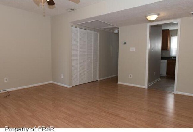 Building Photo - 422 Kirkcaldy Ct