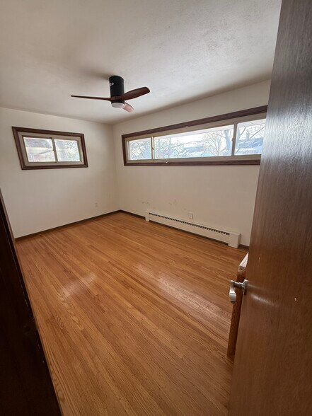 Building Photo - 1274 Saint Albans St N