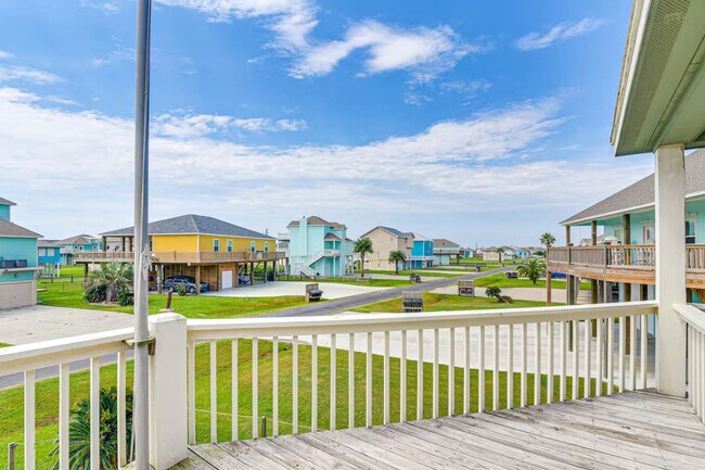 Building Photo - 3229 Castle Dr