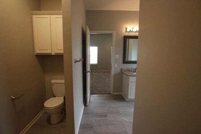 Building Photo - Stunning 3 bed 2 bath in Whitehouse ISD!