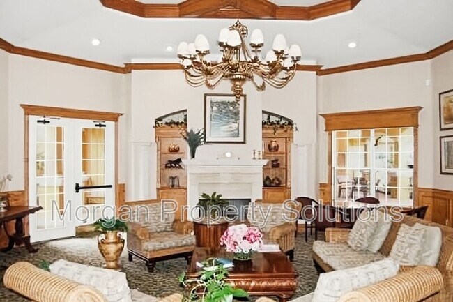 Building Photo - 5463 Vineland Rd