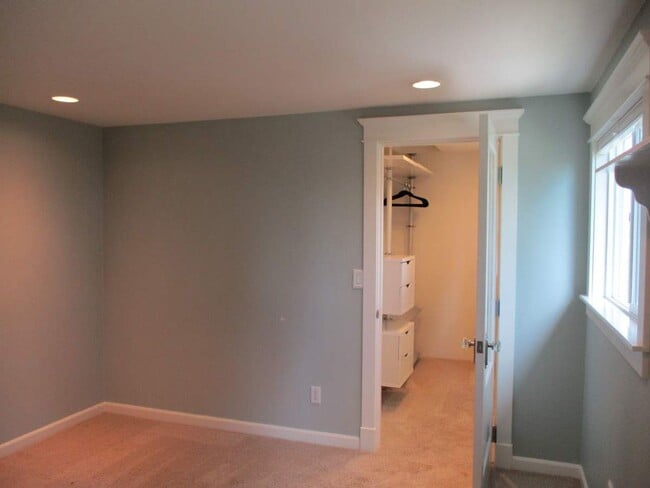 Building Photo - Stunning 4 Bedroom Home in North End Tacoma