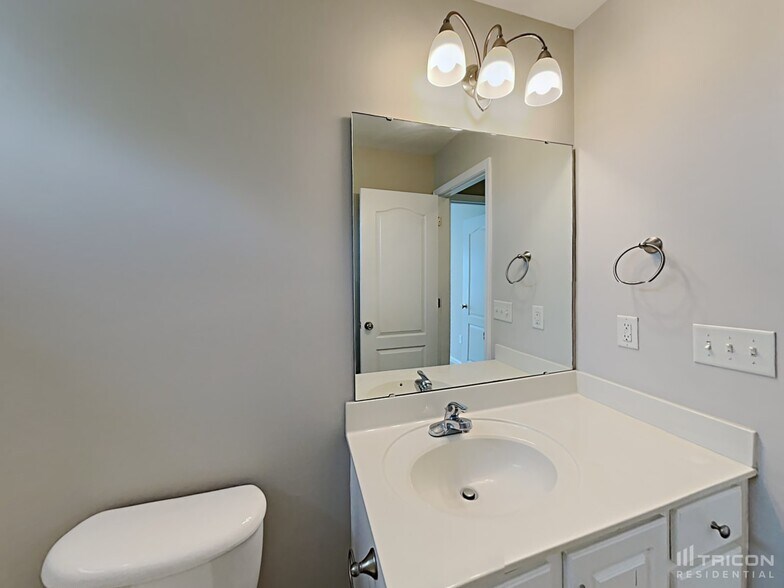 Building Photo - 523 Clairidge Dr