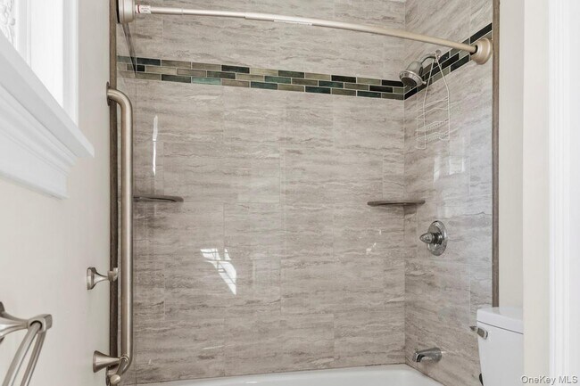 Building Photo - 51 Gifford Ave