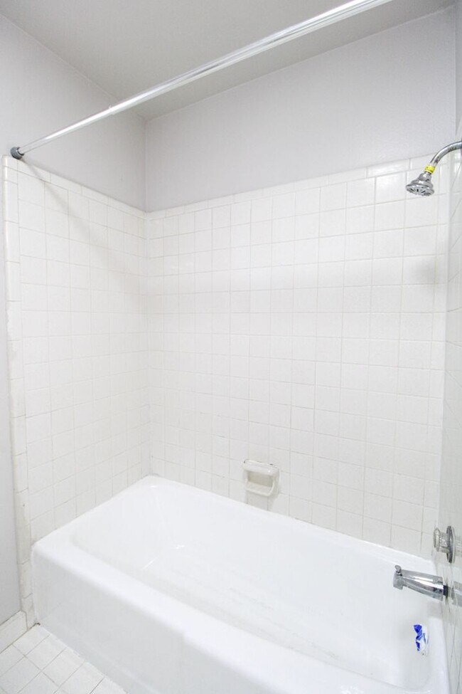 Building Photo - 1031 Fabulous Dr