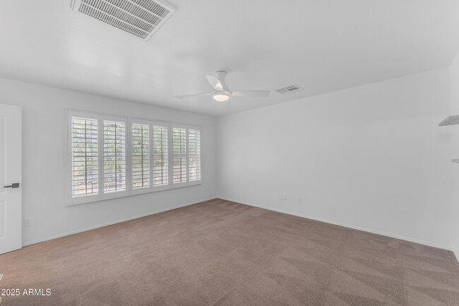 Building Photo - 2318 E Sunland Ave